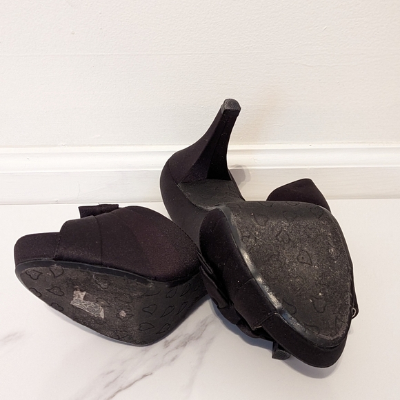 Elegant Black Bow Peep Toe Heels - Picture 3 of 7
